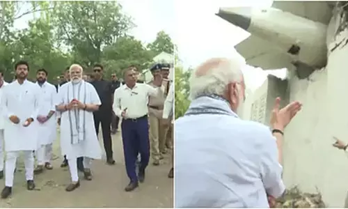 अहमदाबाद : एयर इंडिया विमान हादसे वाली जगह पर पहुंचे पीएम मोदी अहमदाबाद : एयर इंडिया विमान हादसे वाली जगह पर पहुंचे पीएम मोदी