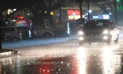 दिल्लीवासियों को गर्मी से मिली राहत, तेज हवाओं के साथ हुई भारी बारिश, लोगों को भीषण गर्मी से मिलेगी राहत