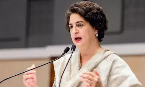 केदारनाथ हेलीकॉप्टर क्रैश पर प्रियंका गांधी ने जताया दुख, राज्य सरकार से की ये अपील केदारनाथ हेलीकॉप्टर क्रैश पर प्रियंका गांधी ने जताया दुख, राज्य सरकार से की ये अपील