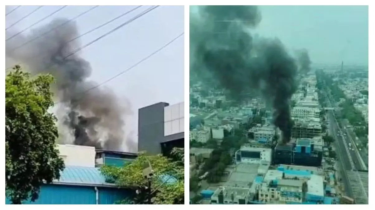 नोएडा सेक्टर 3 में कमर्शियल बिल्डिंग के टॉप फ्लोर पर आग लगी नोएडा सेक्टर 3 में कमर्शियल बिल्डिंग के टॉप फ्लोर पर आग लगी