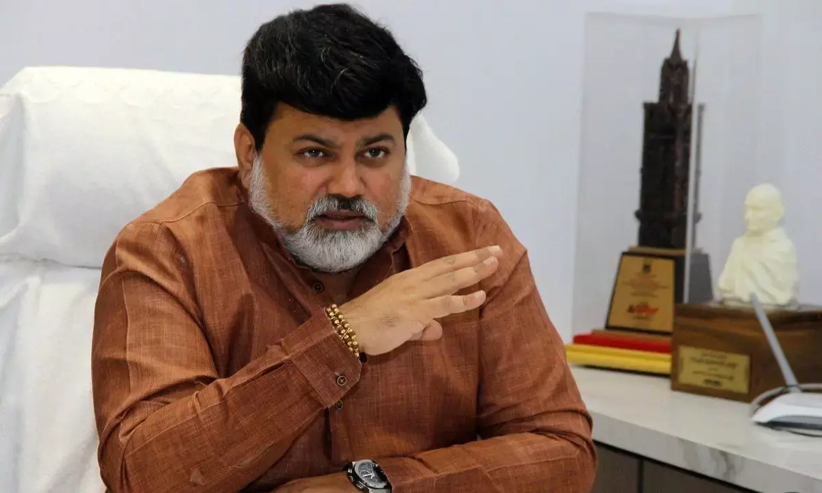 मनसे की शंकाएं दूर करेगी सरकार, महाराष्ट्र में तीन-भाषा नीति विवाद पर बोले उदय सामंत मनसे की शंकाएं दूर करेगी सरकार, महाराष्ट्र में तीन-भाषा नीति विवाद पर बोले उदय सामंत