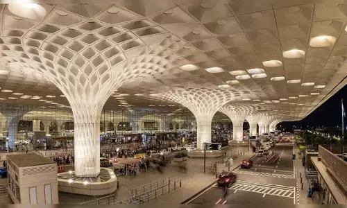 अदाणी एयरपोर्ट्स को मुंबई अंतरराष्ट्रीय हवाई अड्डे के लिए मिला 1 अरब डॉलर का फंड
