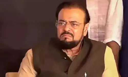 महाराष्ट्र में लाउडस्पीकर का मुद्दा गरमाया, अबू आजमी की अगुवाई में नेताओं ने अजित पवार से मुलाकात की