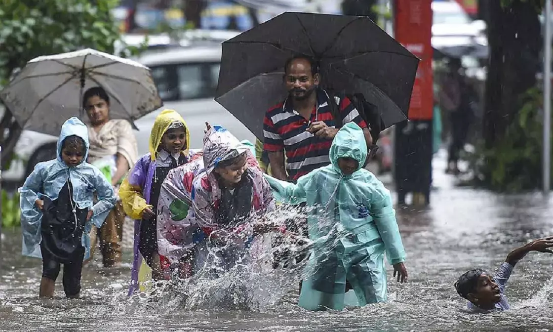 तेलंगाना में अलग-अलग स्थानों पर अगले पांच दिनों में गरज के साथ वर्षा होने के आसार हैं। तेलंगाना में अलग-अलग स्थानों पर अगले पांच दिनों में गरज के साथ वर्षा होने के आसार हैं।