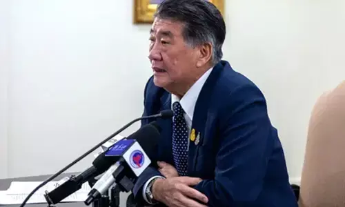 थाईलैंड कैबिनेट ने फुमथाम को कार्यवाहक प्रधानमंत्री नियुक्त किया