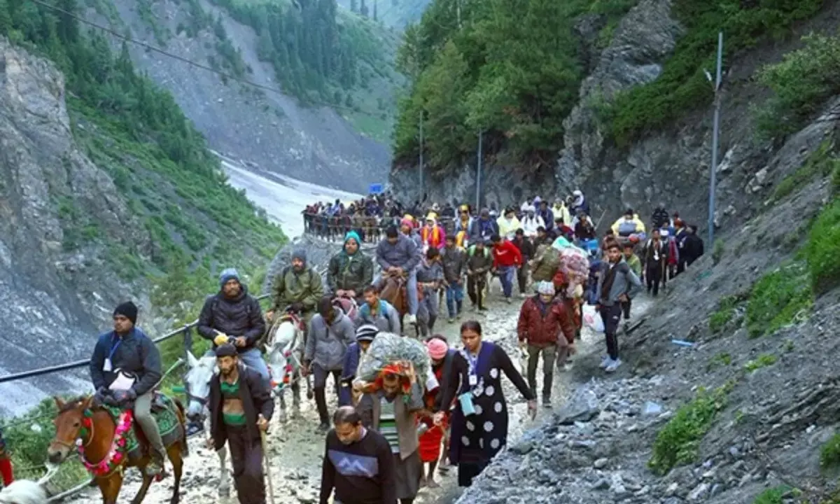 अमरनाथ तीर्थयात्रियों का सातवां जत्था जम्मू से पवित्र गुफा के लिए रवाना अमरनाथ तीर्थयात्रियों का सातवां जत्था जम्मू से पवित्र गुफा के लिए रवाना