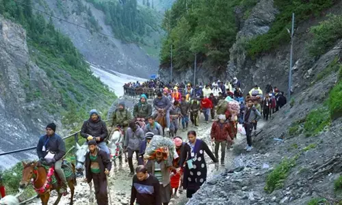 अमरनाथ तीर्थयात्रियों का सातवां जत्था जम्मू से पवित्र गुफा के लिए रवाना