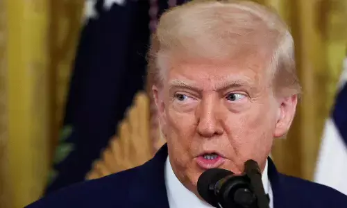 ट्रंप ने कनाडा पर 35 प्रतिशत टैरिफ लगाया