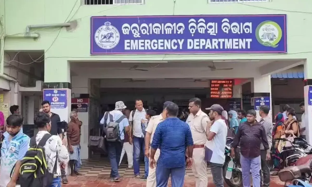 स्नातक छात्रा द्वारा आत्मदाह का प्रयास का मामला ,कॉलेज प्रिंसिपल गिरफ्तार, राज्यपाल ने मांगी रिपोर्ट स्नातक छात्रा द्वारा आत्मदाह का प्रयास का मामला ,कॉलेज प्रिंसिपल गिरफ्तार, राज्यपाल ने मांगी रिपोर्ट