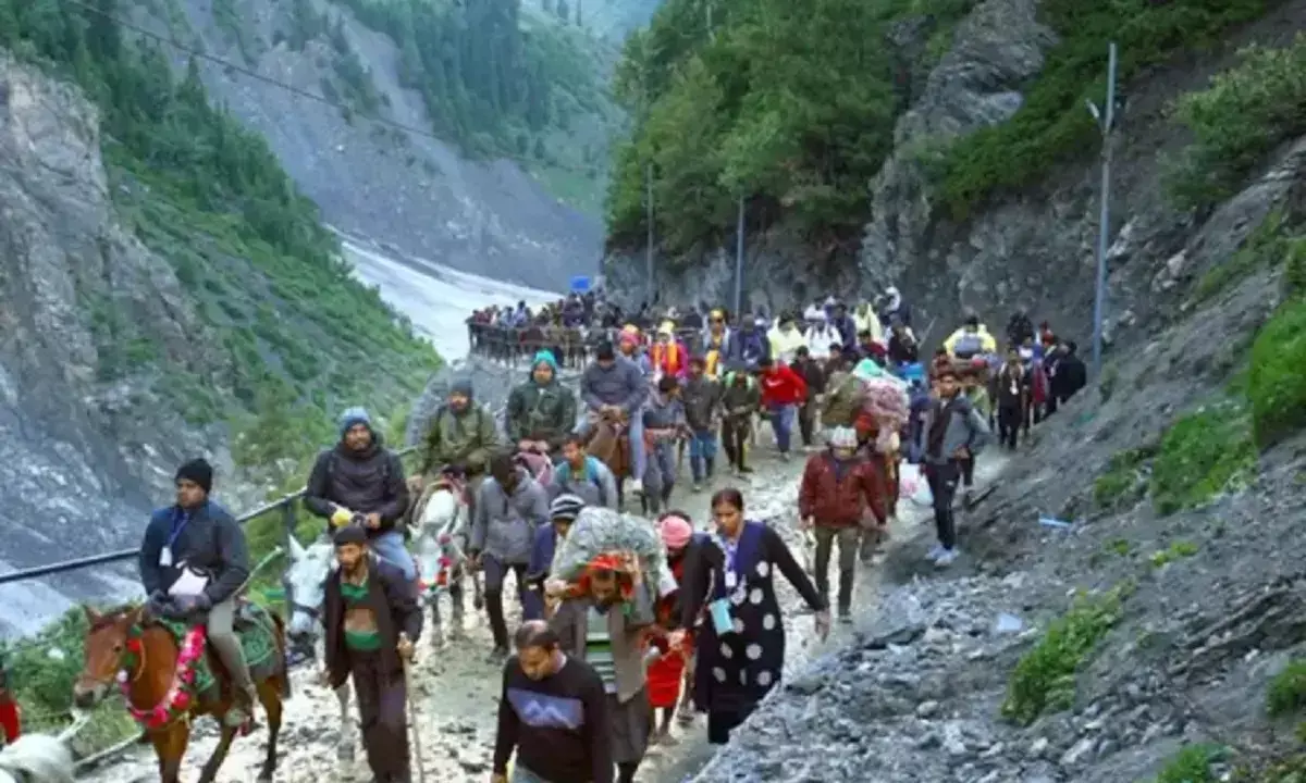 अमरनाथ तीर्थयात्रियों का नया जत्था जम्मू से रवाना अमरनाथ तीर्थयात्रियों का नया जत्था जम्मू से रवाना