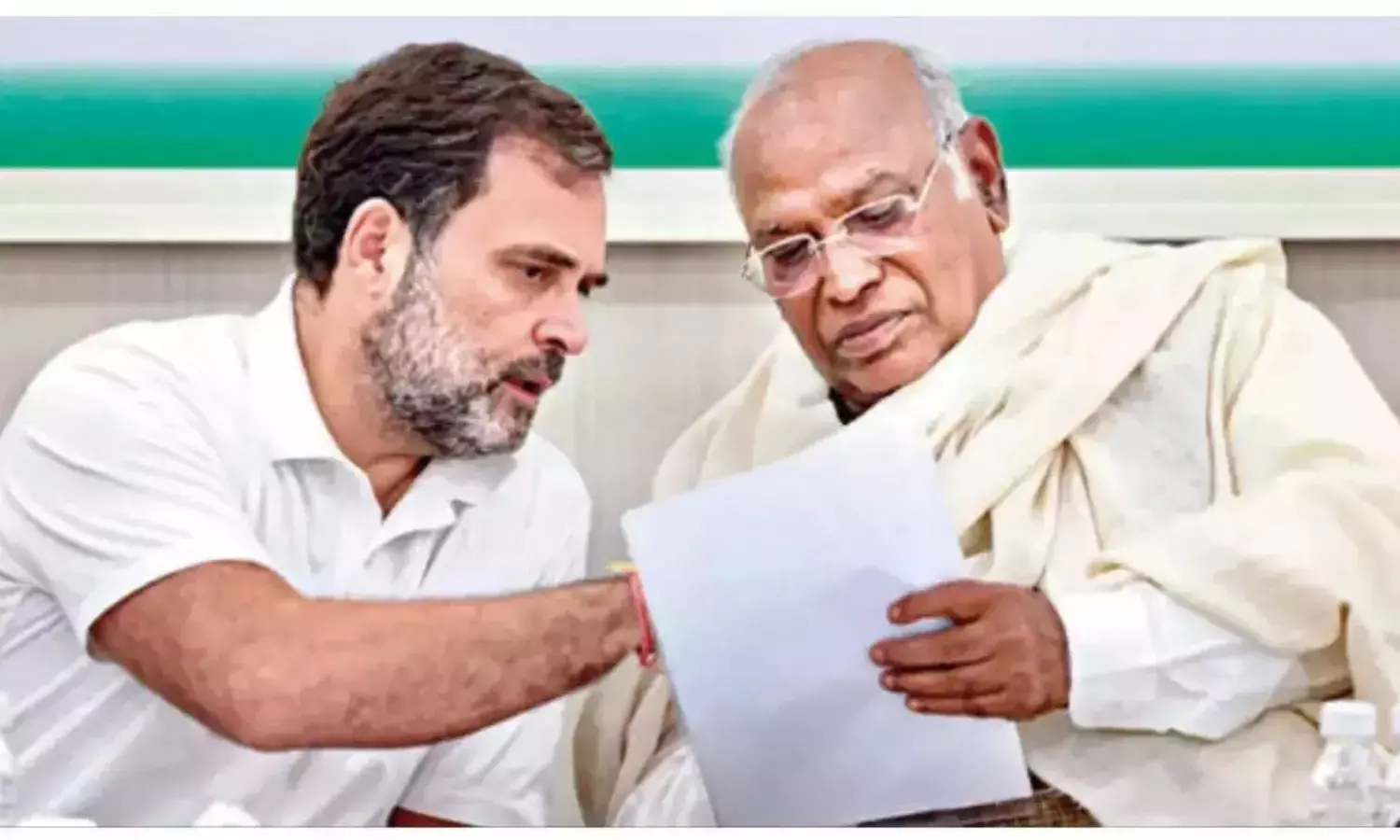 मल्लिकार्जुन खड़गे और राहुल गांधी ने पीएम मोदी को लिखा पत्र, जम्मू-कश्मीर को पूर्ण राज्य का दर्जा बहाल करने की मांग मल्लिकार्जुन खड़गे और राहुल गांधी ने पीएम मोदी को लिखा पत्र, जम्मू-कश्मीर को पूर्ण राज्य का दर्जा बहाल करने की मांग