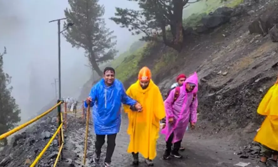 अमरनाथ यात्रा बारिश के कारण स्थगित अमरनाथ यात्रा बारिश के कारण स्थगित