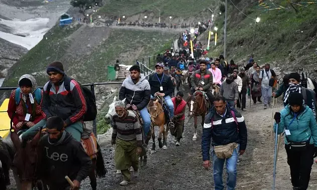अमरनाथ तीर्थयात्रियों का नया जत्था जम्मू से रवाना अमरनाथ तीर्थयात्रियों का नया जत्था जम्मू से रवाना