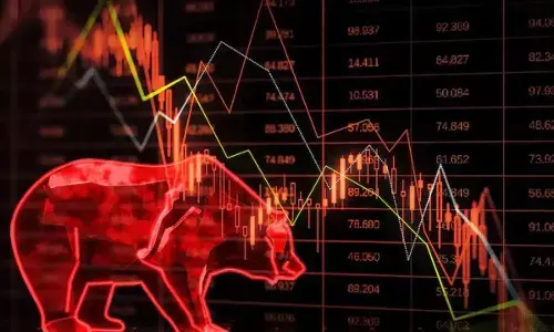 अमेरिका के 25 प्रतिशत आयात शुल्क लगाने से लुढ़के शेयर बाजार, सेंसेक्स 500 अंक फिसला