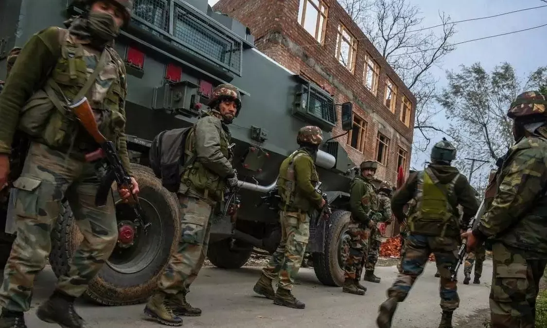 जम्मू-कश्मीर के बारामूला में पुलिस ने आतंकवादी ठिकाने का किया भंडाफोड़, हथियार और गोला-बारूद बरामद जम्मू-कश्मीर के बारामूला में पुलिस ने आतंकवादी ठिकाने का किया भंडाफोड़, हथियार और गोला-बारूद बरामद
